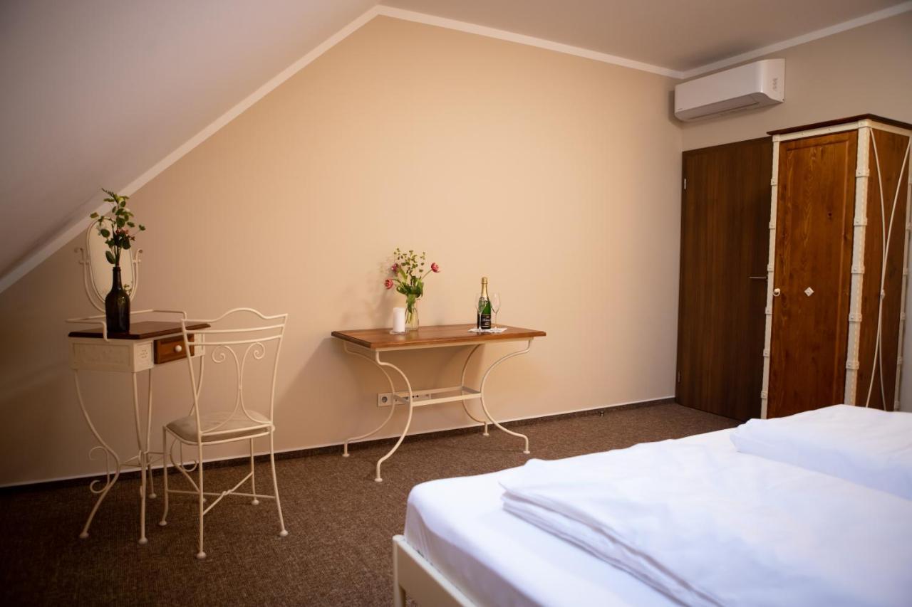 Penzion Dašické sklepy Dasice Exterior foto